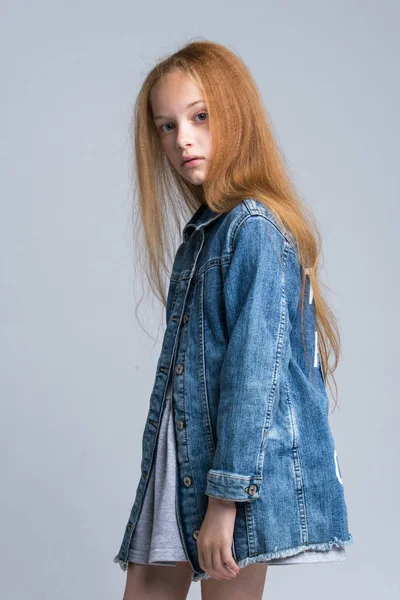 Studio Poz Güzel Genç Kızıl Saçlı Kız Portresi Telifsiz Stok Fotoğraflar