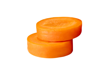 Yığındaki turuncu havuç dilimlerinin yan görünümü png dosya biçiminde kırpma yolu ile izole edilmiştir.