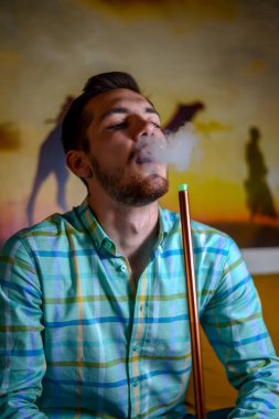 adam sigara shisha