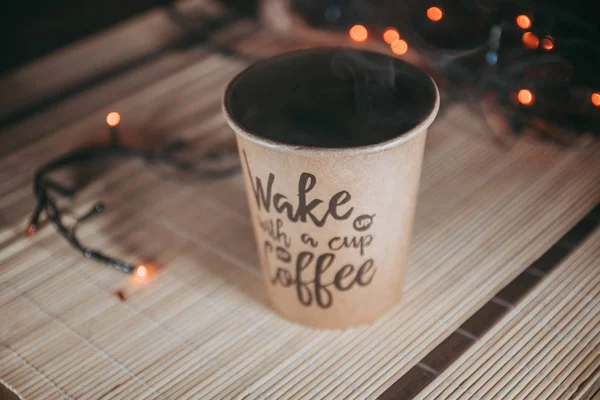 Güzel Dekor Ile Masada Siyah Kahve — Stok fotoğraf