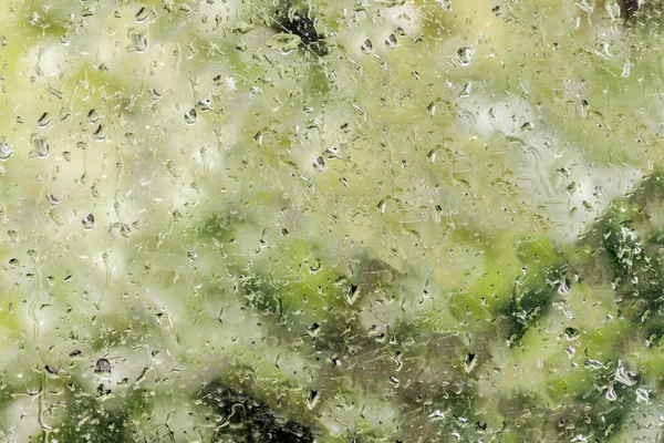 Gouttes de pluie d'eau sur la texture du verre de fenêtre . — Photo