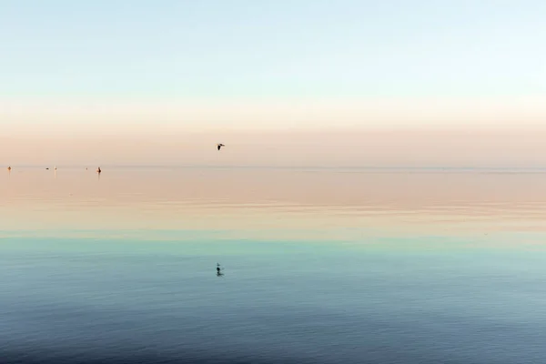 水の上の日の出. — ストック写真