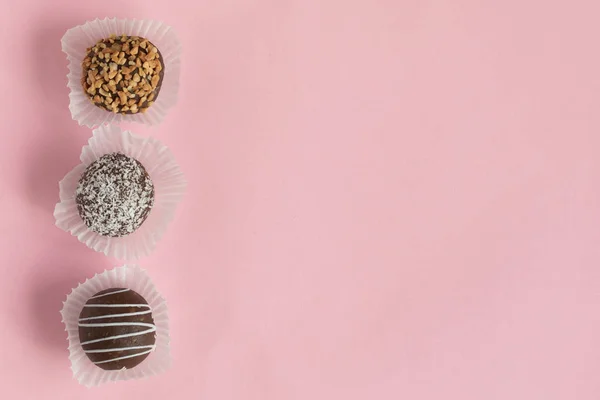 Widok z góry różnych czekoladowe babeczki. — Zdjęcie stockowe