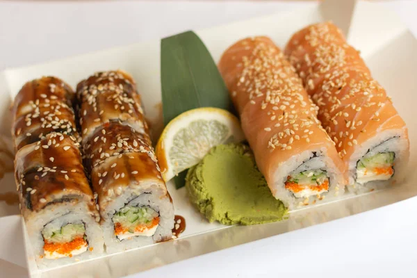 Sushi rolls  in a white eco paper lunch box takeaway. — Stock Photo, Image