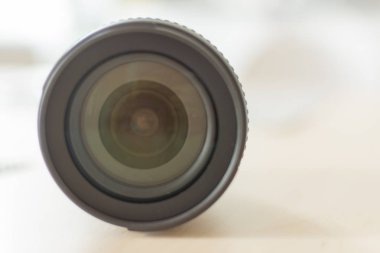 Modern dijital fotoğraf makinesi yakın çekim.