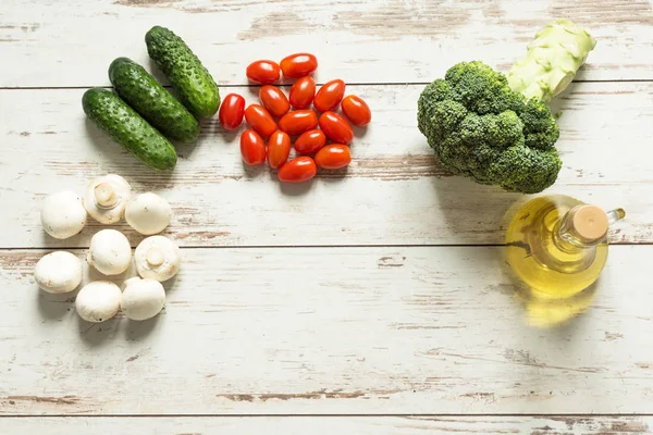 Legumes orgânicos crus para alimentação saudável vista superior . — Fotografia de Stock