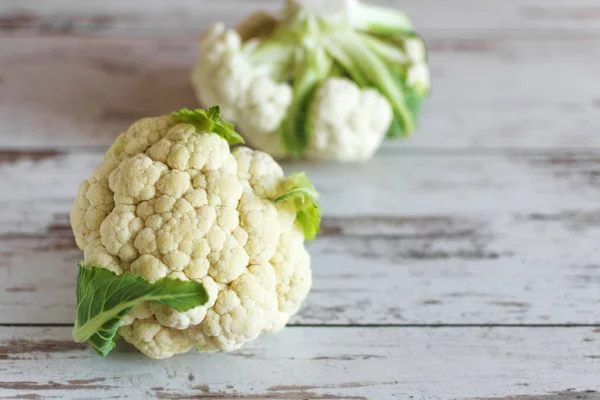 Fresh organic cauliflower on wooden background. — Stock Photo, Image