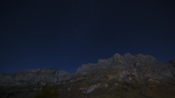 Noite Estrelada Sobre Montanha Daubenhorn Timelapse — Vídeo de Stock