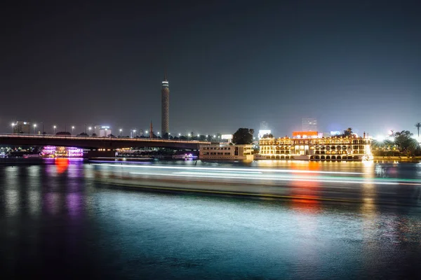 Cairo Városközpont Éjjel Fény Ösvények Mozgó Hajók Nílus Folyó Hosszú — Stock Fotó