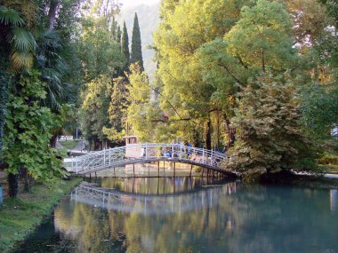 su birikintisi içinde park novi afon Abhazya                                 