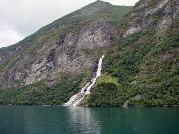 Şelale Geyranger Fiyort Norveç — Stok fotoğraf