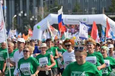 Omsk, Rusya Federasyonu - 12 Ağustos: Maraton koşucular eylem 12 Ağustos 2012 tarihinde Sibirya uluslararası maraton, Omsk.