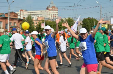 Omsk, Rusya Federasyonu - 12 Ağustos: Maraton koşucular eylem 12 Ağustos 2012 tarihinde Sibirya uluslararası maraton, Omsk.