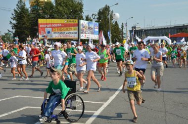 Omsk, Rusya Federasyonu - 12 Ağustos: Maraton koşucular eylem 12 Ağustos 2012 tarihinde Sibirya uluslararası maraton, Omsk.