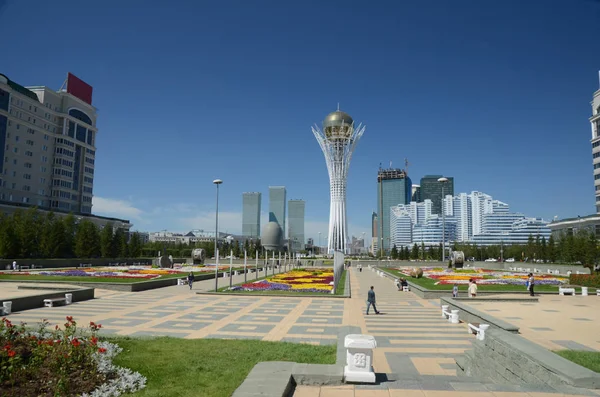 水在阿斯塔纳绿色大道 哈萨克斯坦 — 图库照片