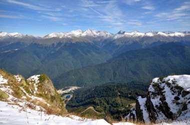 Krasnaya Polyana, Sochi, Rusya Eylül 2014: Kabin teleferik Rose Farm, Krasnaya Polyana, Sochi, Rusya Federasyonu görünümünden.