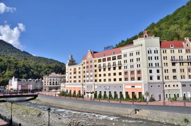 Krasnaya Polyana, Sochi, Rusya Federasyonu, 26, Eylül, 2015: Görünüm Rose çiftlik, Krasnaya Polyana, Sochi, Rusya Federasyonu. 2014 Olimpiyat Oyunları için inşa.