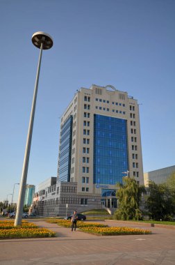 Su-Green Boulevard, Astana, Kazakistan Temmuz 2015: su-yeşil Bulvarı'nda yüksek binalar görüntülemek.