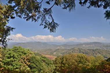 Soçi, Rusya - Eylül, 2015: Cityscape Sochi ve dağlar