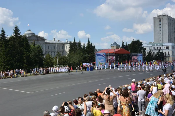 俄罗斯鄂木斯克 2016年8月6日 鄂木斯克市成立300Th 大教堂广场的戏剧表演 — 图库照片