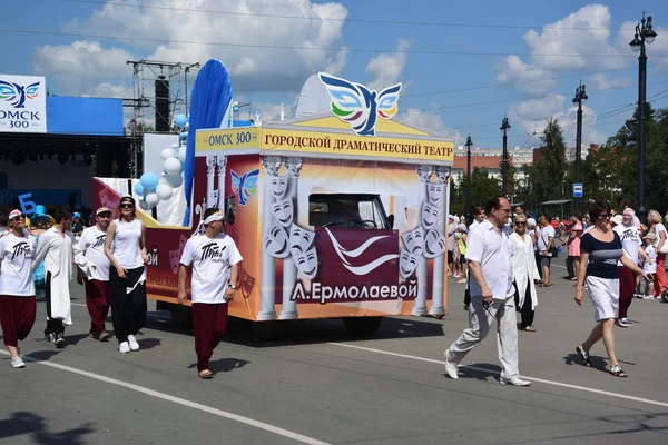 Omsk Російська Федерація Серпня 2016 Парад Праці Творчі Колективи 300 — стокове фото