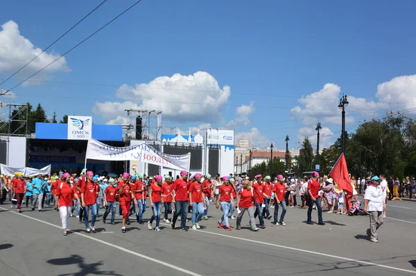 Omsk Rússia Agosto 2016 Desfile Equipes Trabalho Criativas Dedicadas 300 — Fotografia de Stock