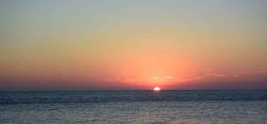 Imereti Bay denizde üzerinde gün batımı. Sochi, Rusya Federasyonu