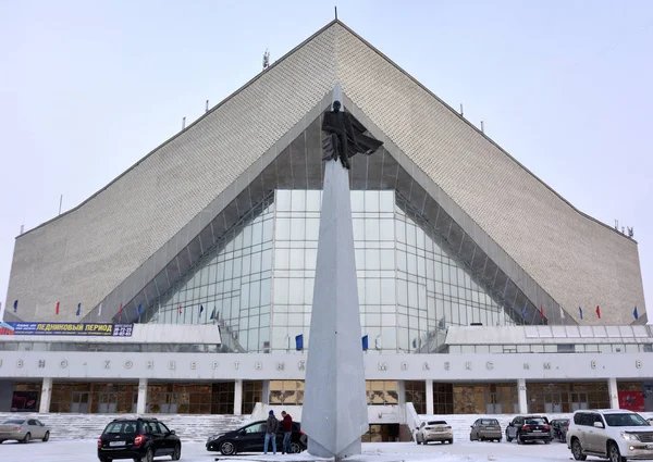 俄罗斯鄂木斯克 2016年12月15日 以俄罗斯西伯利亚鄂木斯克市曲棍球布兰诺夫命名的体育和音乐会综合体 — 图库照片