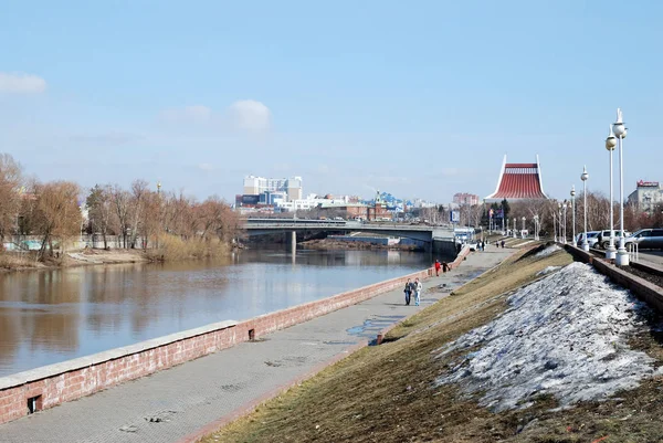 初春的奥姆河 俄罗斯西伯利亚鄂木斯克市 — 图库照片