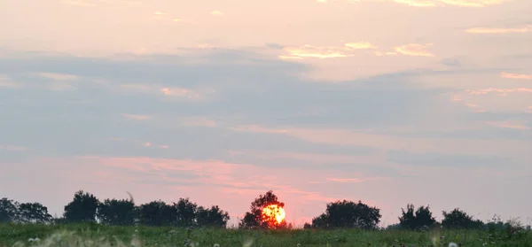 Soluppgång Över Ett Fält Omsk Region Ryssland — Stockfoto