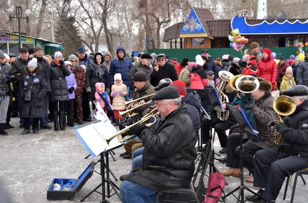 鄂木斯克 俄罗斯 谢肉节 在公园里的文化和娱乐 铜管乐队 2016 — 图库照片