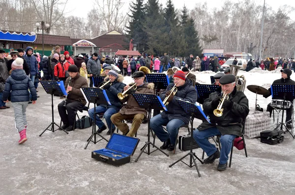 Omsk Rusia Marzo Vacaciones Maslenitsa Parque Cultura Recreación Una Banda — Foto de Stock