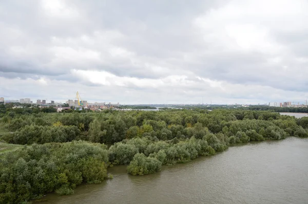 Utsikt Över Irtysj Flod Delar Staden Två Delar Omsk Ryssland — Stockfoto