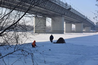 Omsk, Rusya - 31 Ocak 2017: Köprü 60 yıldönümü, Omsk, sonra adlı irtiş Nehri üzerinde Sibirya Bölgesi, Rusya Federasyonu