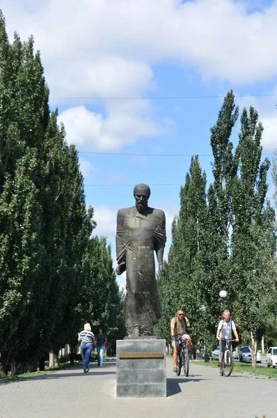 Omsk Rosja Jule 2016 Pomnik Rosyjskiego Pisarza Dostojewskiego — Zdjęcie stockowe