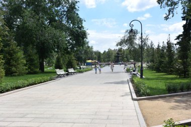 Omsk, Rusya Federasyonu - jule 24, 2017: Square adındaki Dzerzhinsky sonra