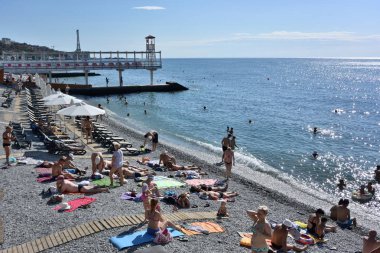 YALTA, CRIMEA 6 Eylül 2017 Massandra Yalta plajı