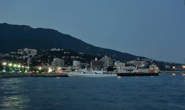 Yalta, Crimea 6 Eylül 2017: Yalta şehir akşam set of görünüm