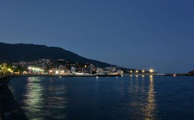 Yalta, Crimea 6 Eylül 2017: Yalta şehir akşam set of görünüm