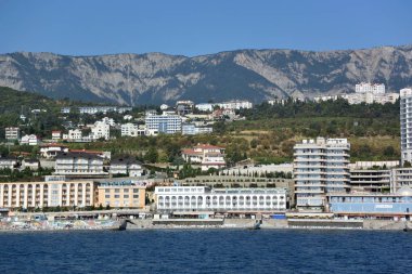 Yalta, Crimea 6 Eylül 2017: Denizden Yalta şehir görünümünü