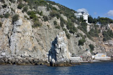 Yalta, Crimea 6 Eylül 2017: Denizden Yalta şehir görünümünü