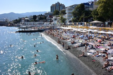 Yalta, Crimea - 8 Eylül 2017: Massandra beach, Yalta