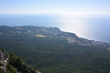 Dan Mount Ai-Petri Karadeniz kıyısında görüntüleyin. Yalta, Crimea