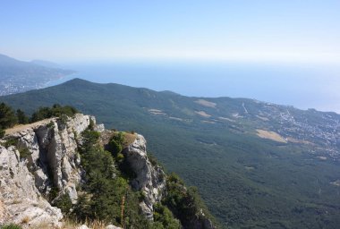 Dan Mount Ai-Petri Karadeniz kıyısında görüntüleyin. Yalta, Crimea