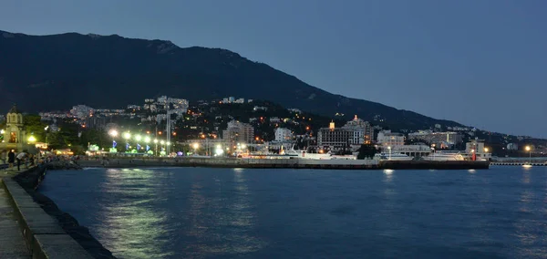 Jałta Crimea Września 2017 Widok Wieczór Nasyp Miasta Jałta — Zdjęcie stockowe