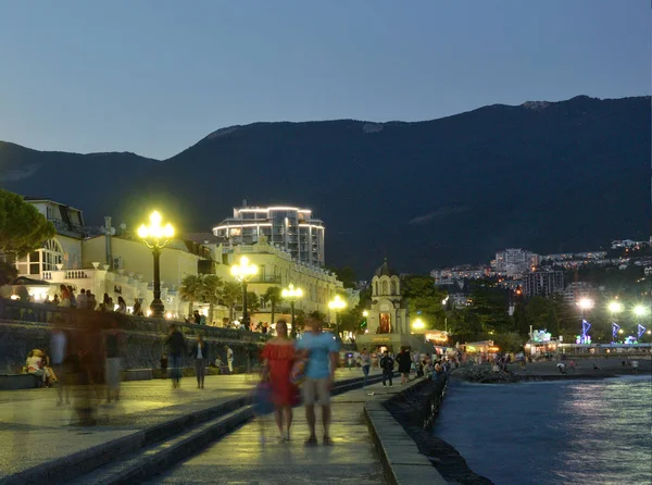 Yalta Crimea September 2017 Kijk Dijk Van Avond Van Stad — Stockfoto