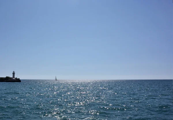 Blick Auf Den Leuchtturm Des Seehafens Von Yalta — Stockfoto