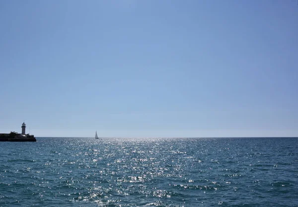 Blick Auf Den Leuchtturm Des Seehafens Von Yalta — Stockfoto