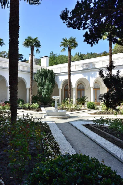 克里米亚雅尔塔 2017年10月11日 利瓦迪亚宫的意大利庭院是俄罗斯皇帝的前南部住所 它建于1911年 — 图库照片