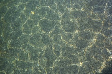 Kırım kıyısında açık deniz